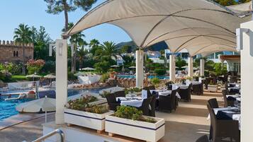 2 ravintolaa, joissa tarjoillaan aamiainen