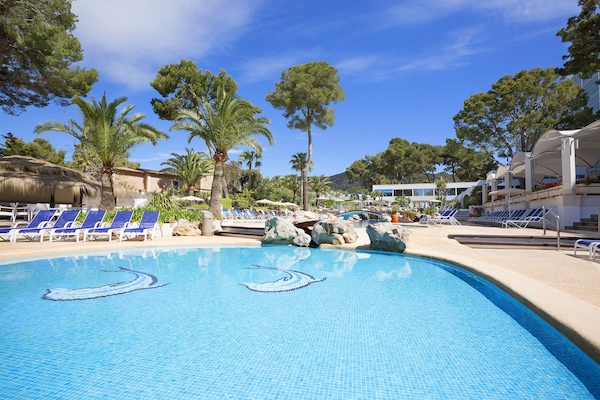 2 indendørs pools, sæsonbestemt udendørs pool, parasoller, liggestole