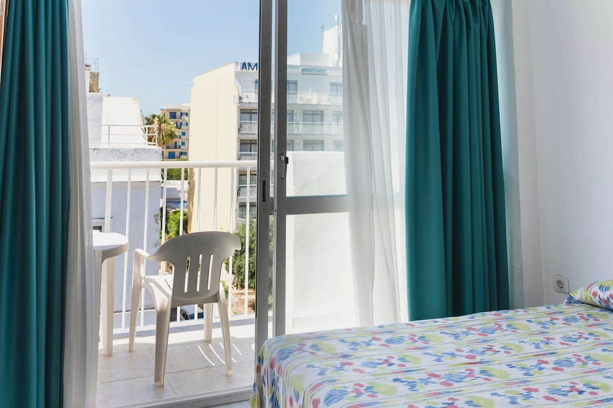 1 bedroom, in-room safe, desk, free wifi