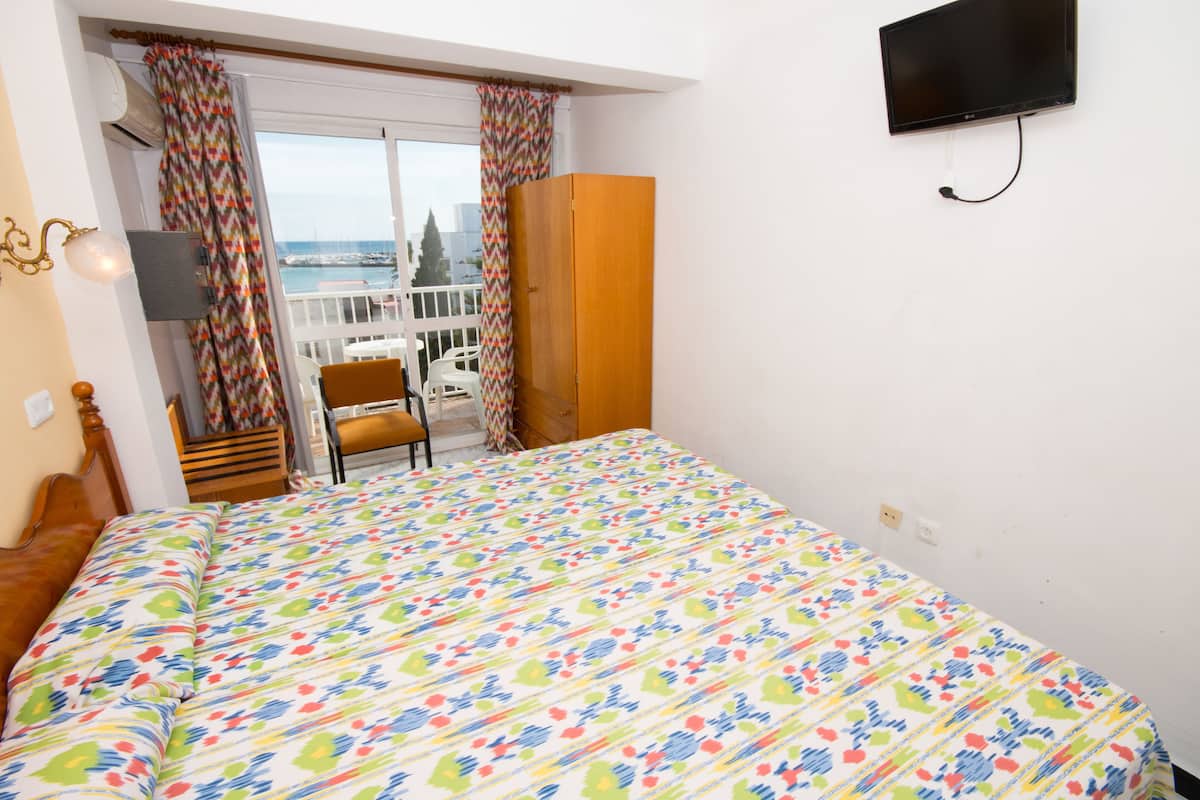 1 bedroom, in-room safe, desk, free wifi