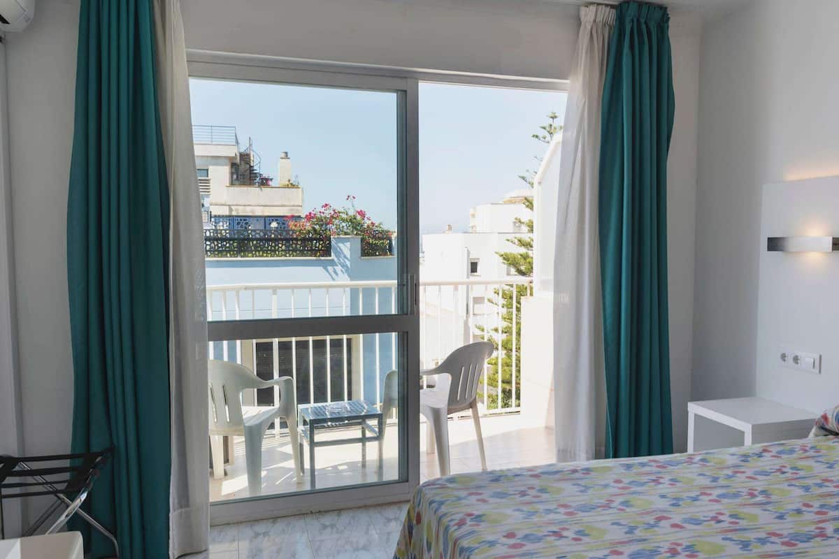 1 bedroom, in-room safe, desk, free wifi