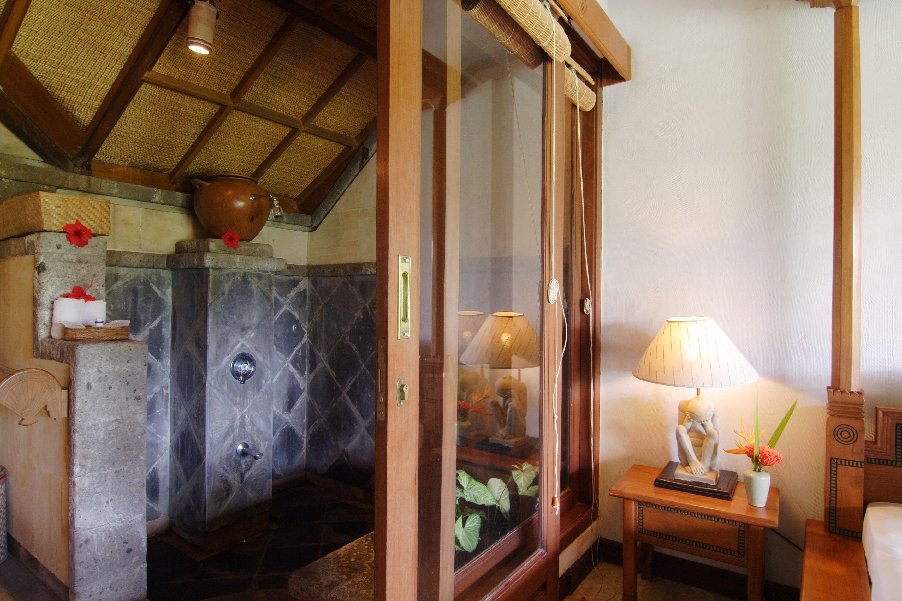 Superior Room, Garden View | Minibar, in-room safe, desk
