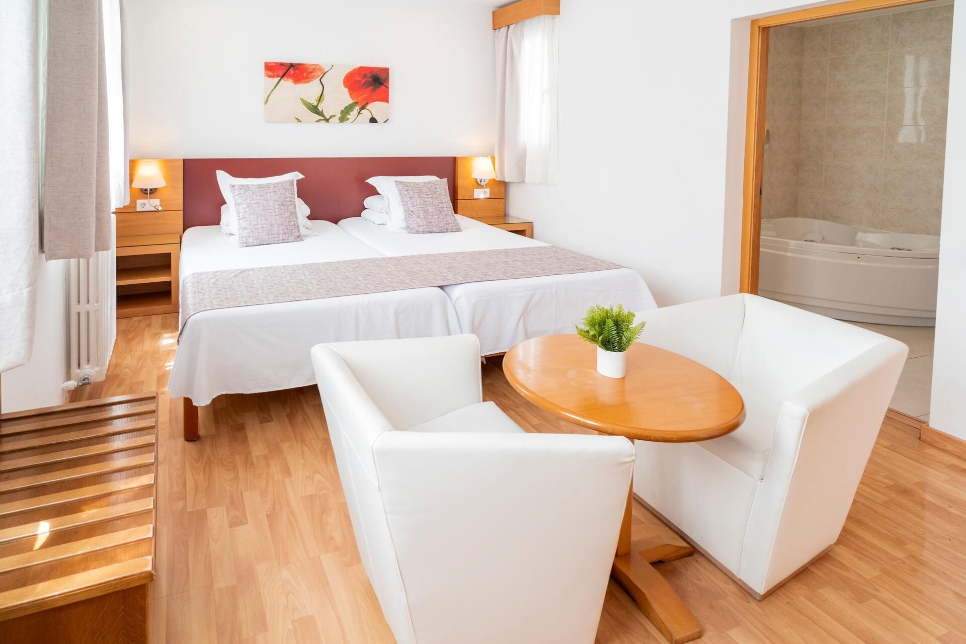 Cofres nos quartos, escrivaninha, berços (sobretaxa), Wi-Fi de cortesia