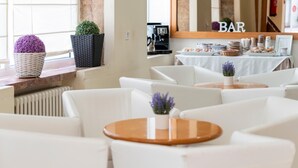 Bar (on property) - Hotel Amic Colón (Palma de Mallorca)