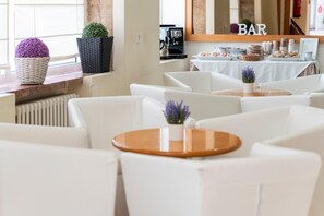 Bar (on property) - Hotel Amic Colón (Palma de Mallorca)