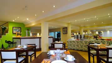 Aamiainen, lounas ja illallinen