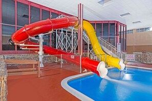 Pool - Ramada Hotel & Conference Center by Wyndham Medford (Medford)