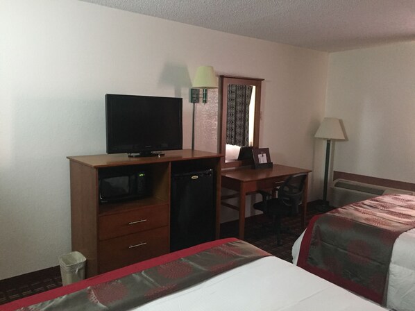 Room - Ramada Hotel & Conference Center by Wyndham Medford (Medford)