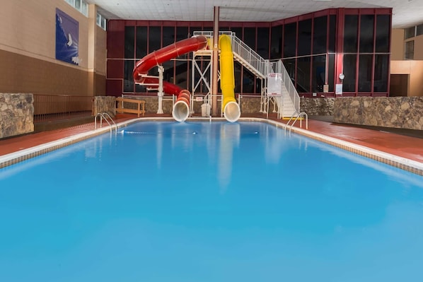 Pool - Ramada Hotel & Conference Center by Wyndham Medford (Medford)