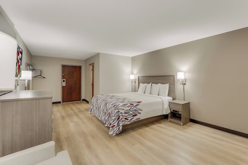 Red Roof Inn & Suites Newport – Middletown, RI