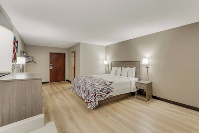 Red Roof Inn & Suites Newport – Middletown, RI