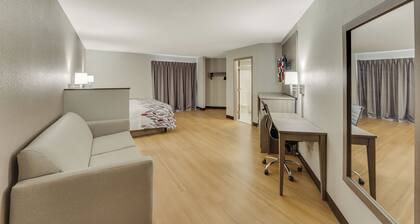 Red Roof Inn & Suites Newport – Middletown, RI
