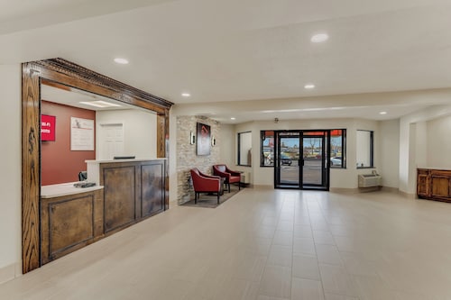 Red Roof Inn & Suites Newport – Middletown, RI