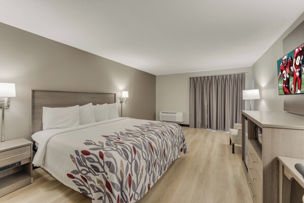 Habitación estándar, 1 cama King size, para no fumadores | Escritorio, espacio para trabajar con laptop y cortinas blackout 