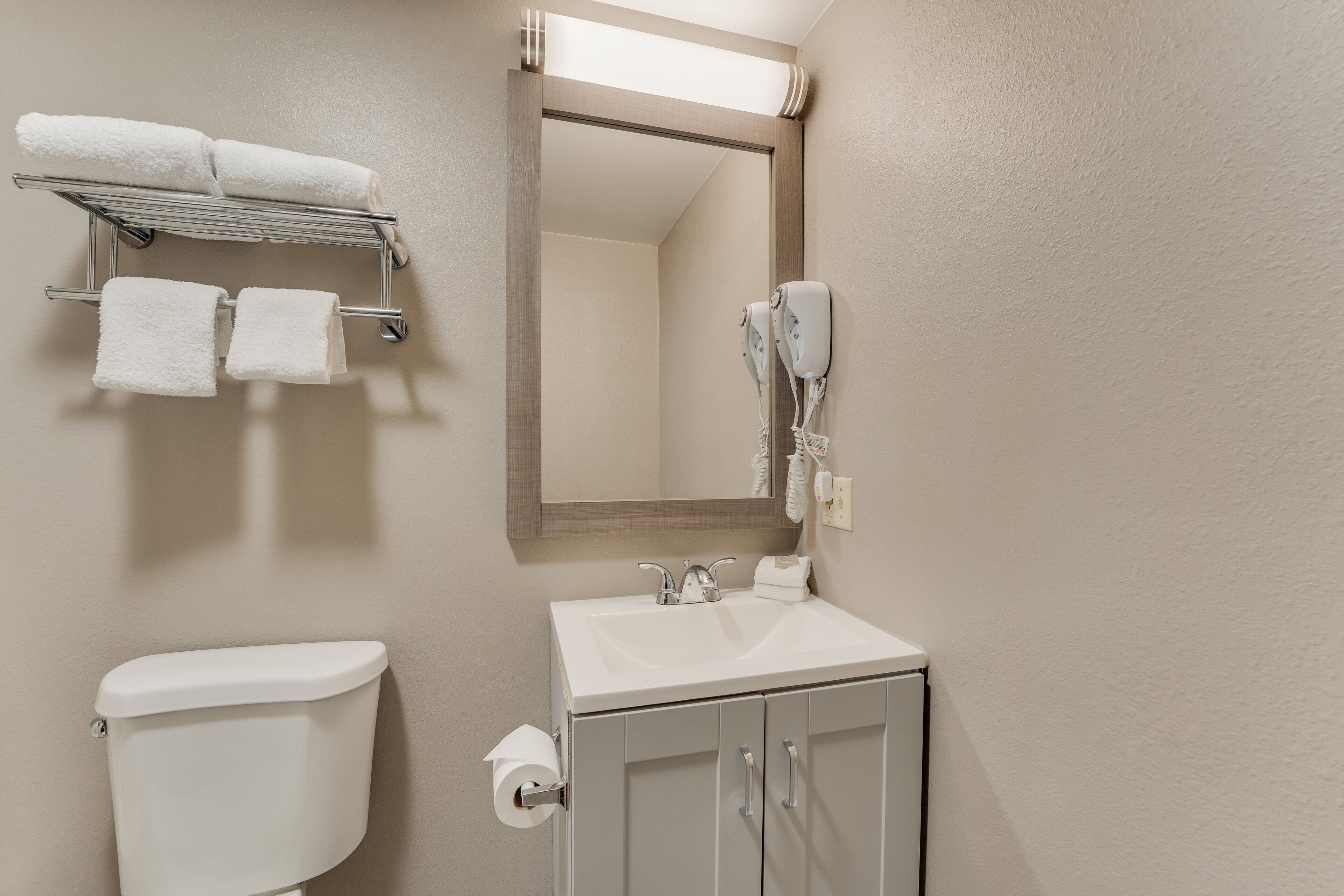 combined shower/bathtub, free toiletries, hair dryer, towels