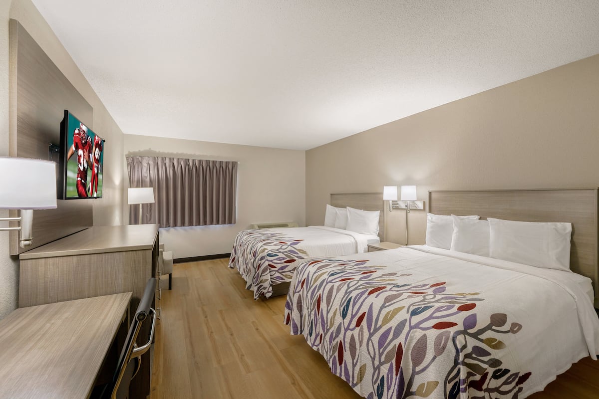 Standard Room, 2 Katil Ratu (Queen), Non Smoking | 1 bilik tidur, meja, ruang kerja komputer riba