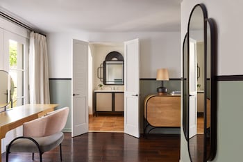 Frette Italian sheets, premium bedding, pillowtop beds, minibar at Kimpton Canary Hotel by IHG