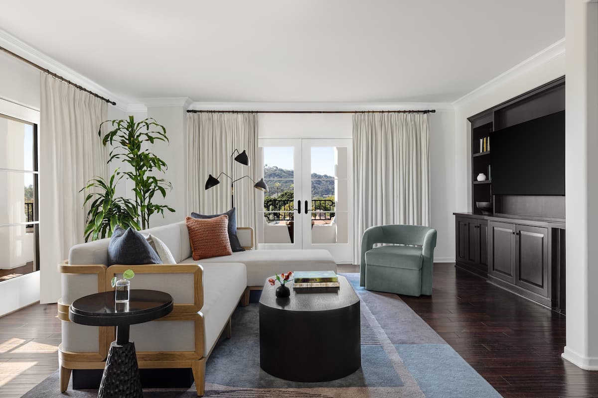 Suite, 1 King Bed, Accessible Bathtub (Canary) | 1 bedroom, Frette Italian sheets, premium bedding, pillowtop beds