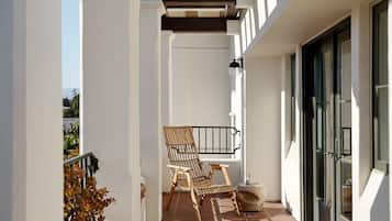 Phòng Suite, 1 giường cỡ king, phù hợp cho người khuyết tật (Canary) | 1 phòng ngủ, bộ trải giường bằng vải Frette của Ý