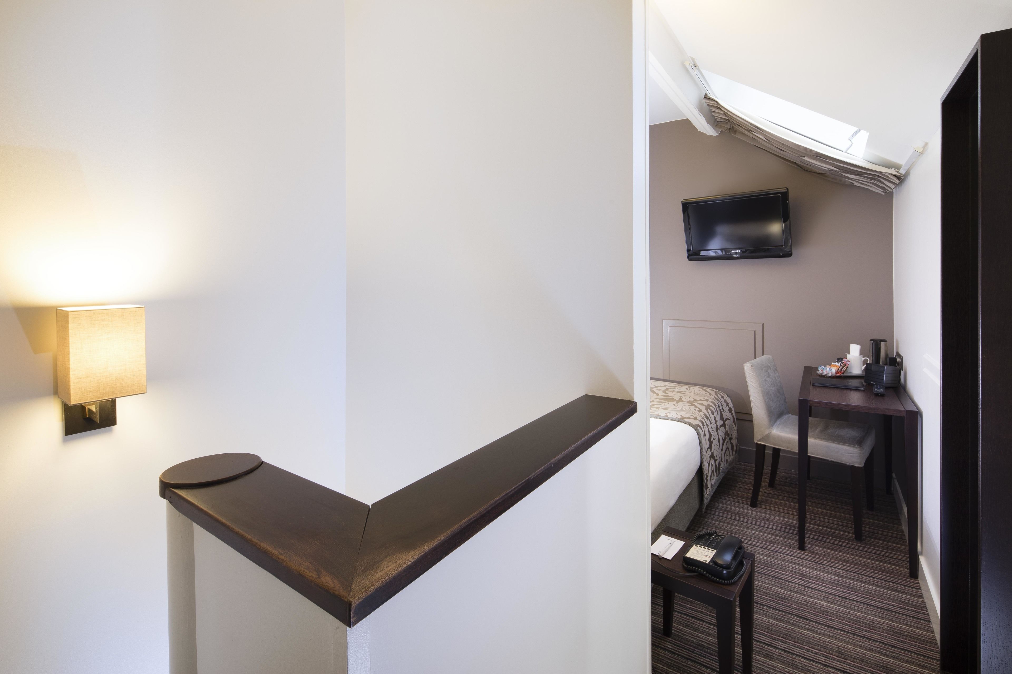 single room | premium bedding, in-room safe, desk, soundproofing