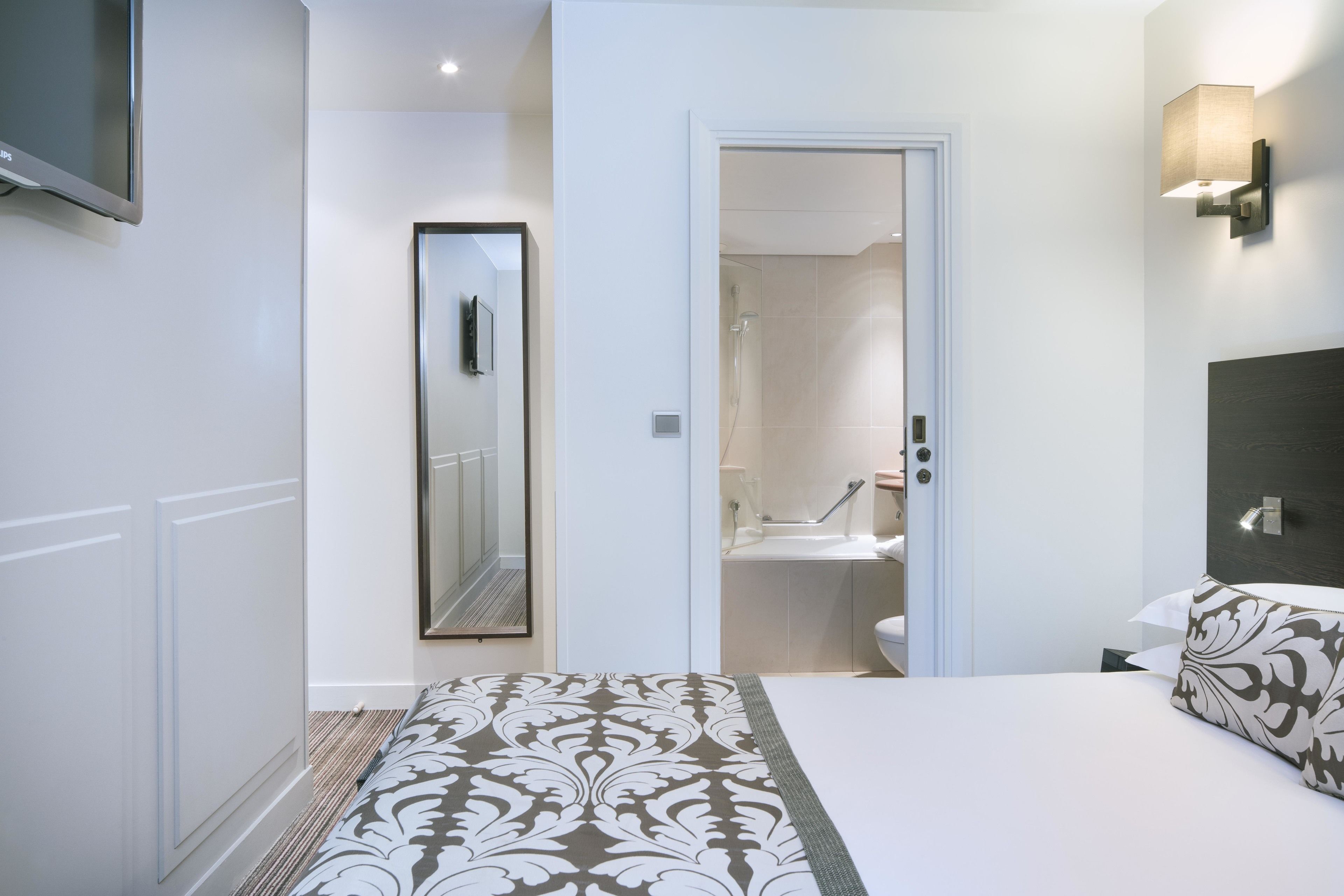 standard room, 1 double bed | premium bedding, in-room safe, desk, soundproofing