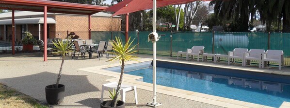 Outdoor pool - Settlement Motor Inn, Deniliquin (Deniliquin)