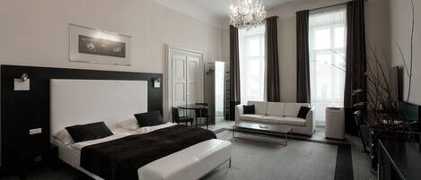 Habitació executiva, balcó | Roba de llit d'alta qualitat, matalassos Tempur-Pedic i minibar