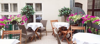 Old Town Square Residence by Emblem