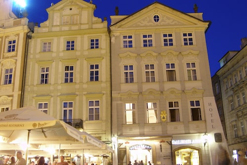 Old Town Square Residence by Emblem