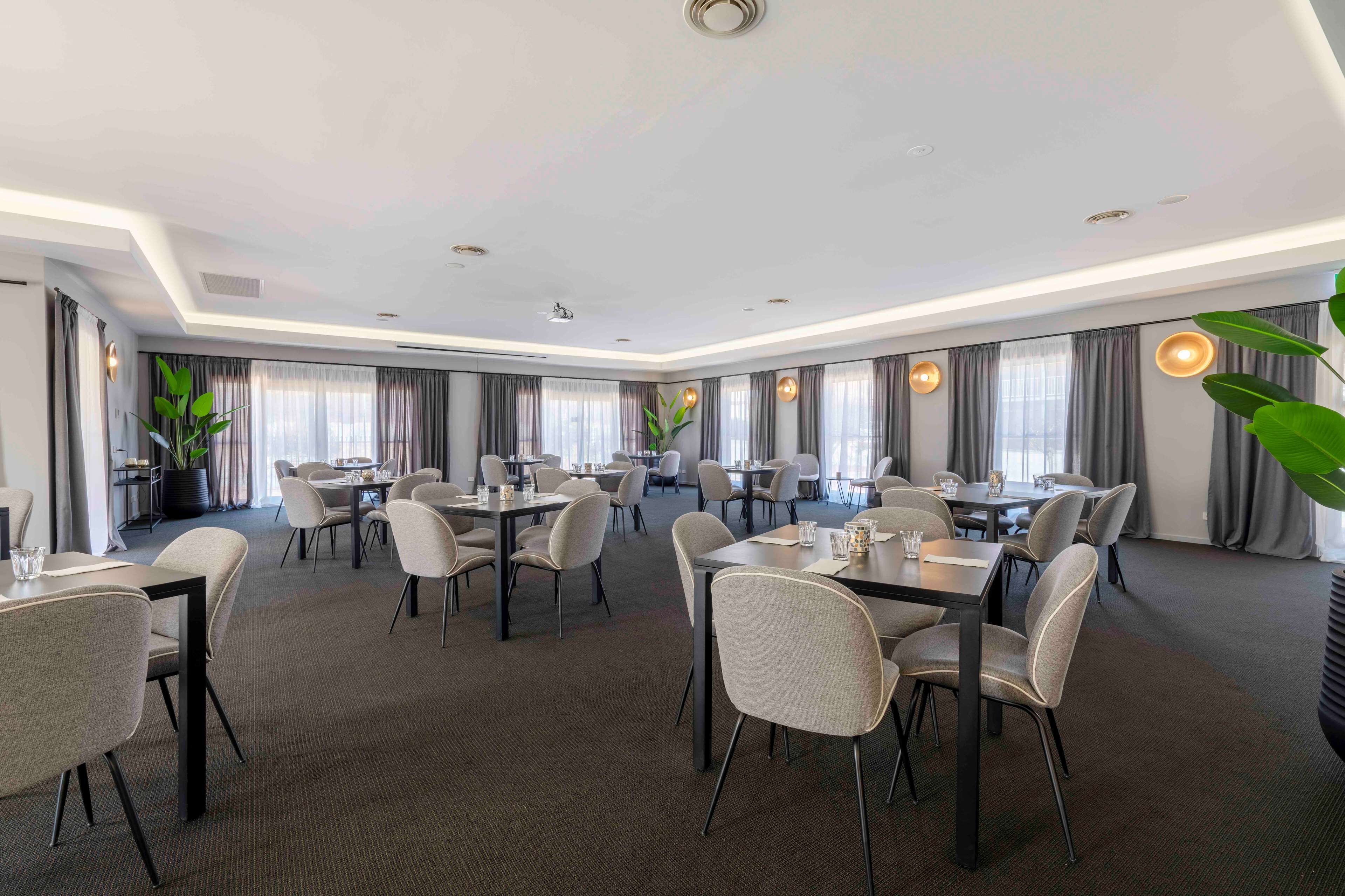 供应早餐和晚餐