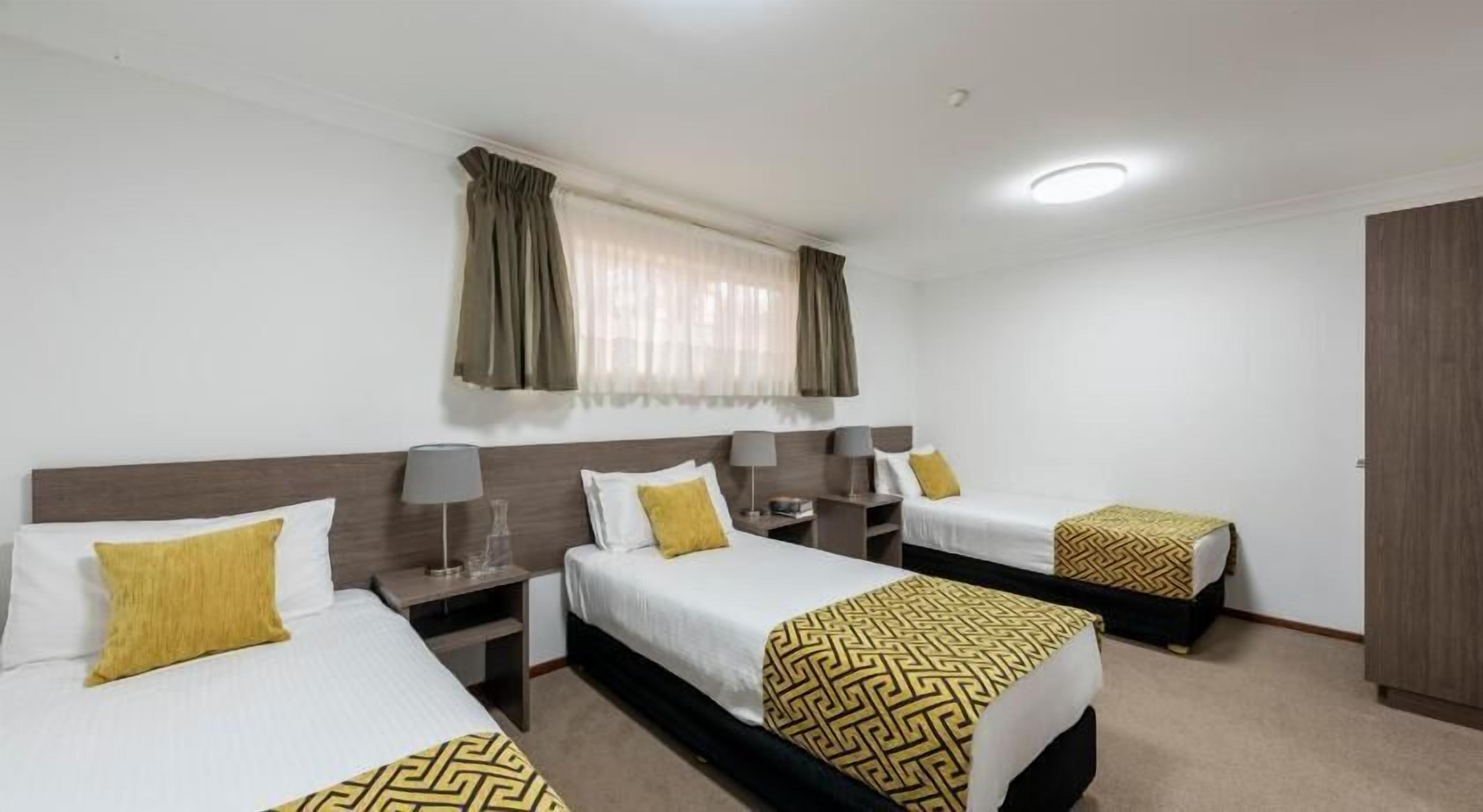 Premium bedding, minibar, desk, blackout curtains