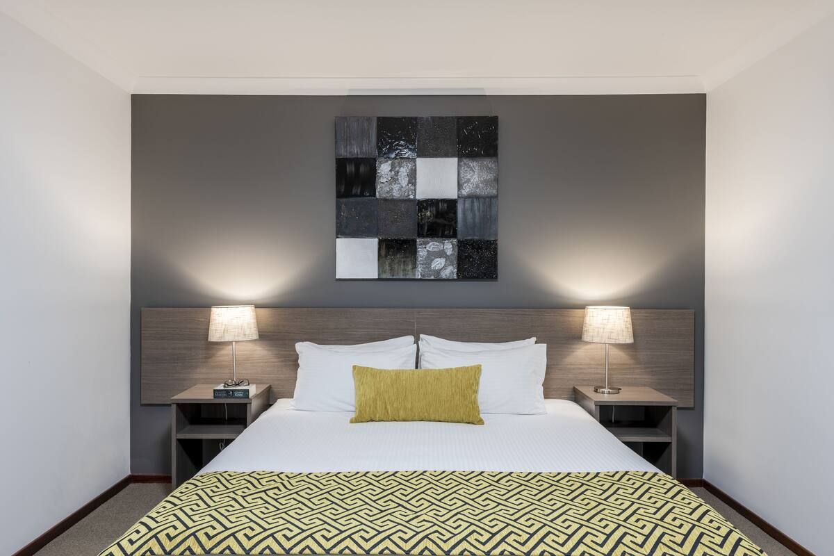 suite, 1 king bed, non smoking (dining table) | premium bedding, minibar, desk, blackout curtains