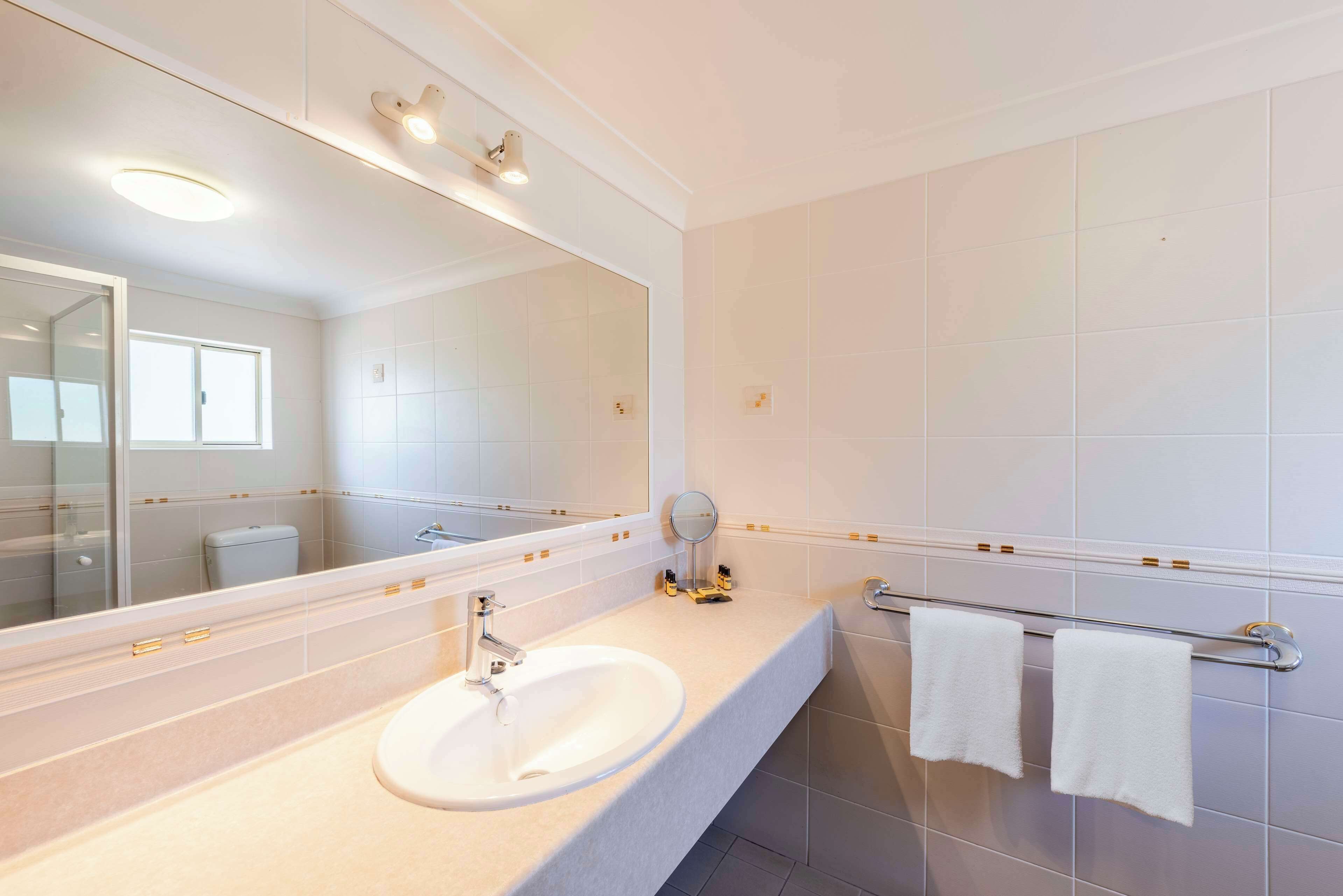 executive room, multiple beds, non smoking, ground floor | bathroom | eco-friendly toiletries, hair dryer, towels