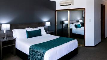 Deluxe Room, Multiple Beds, Non Smoking (Upstairs)