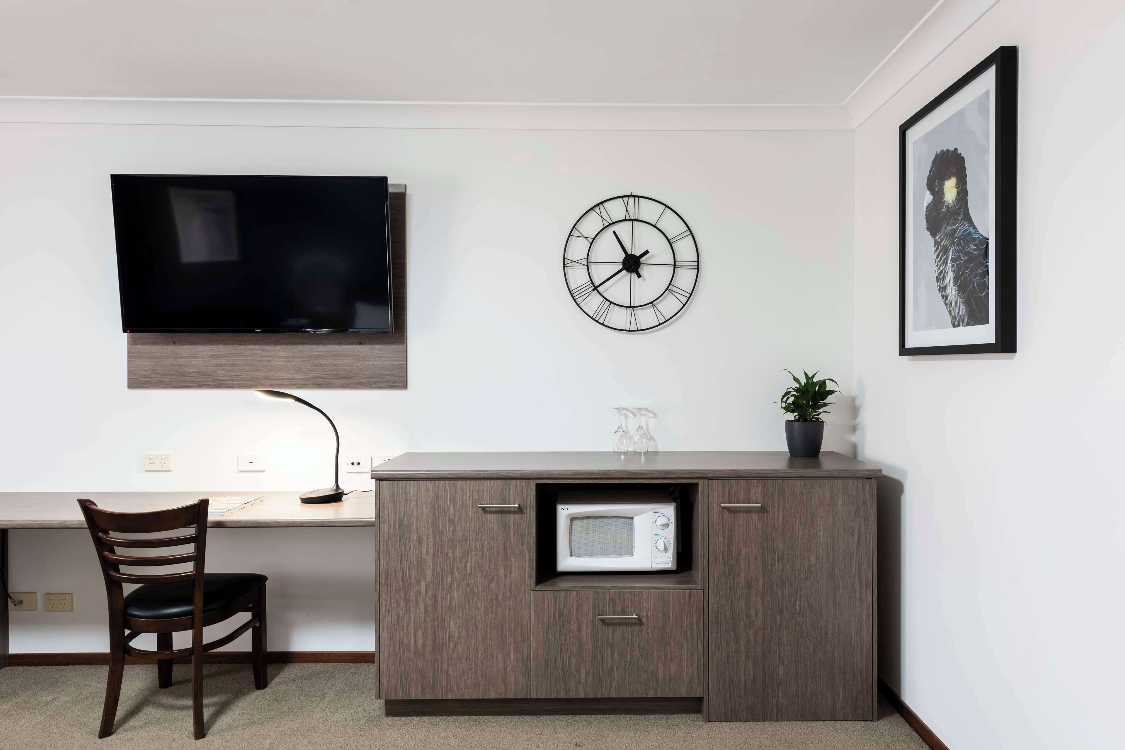 superior room, 1 king bed, non smoking, jetted tub | room amenity