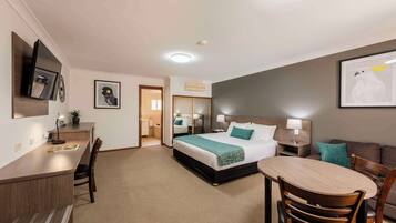 Superior Room, 1 King Bed, Non Smoking, Jetted Tub | 1 bedroom, premium bedding, minibar, desk