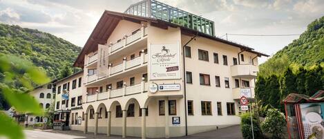 Façana frontal de l'allotjament