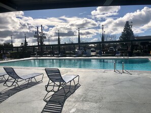 Outdoor pool - Lamp Liter Inn Visalia, an Ascend Collection Hotel (Visalia)