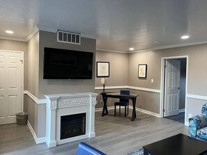 Standard Room, 2 Queen Beds, Non Smoking | Desk, laptop workspace, blackout drapes, free WiFi - Lamp Liter Inn Visalia, an Ascend Collection Hotel (Visalia)