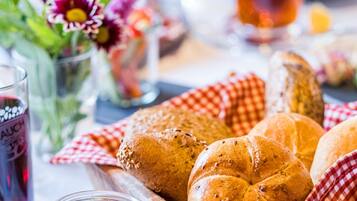 Free daily buffet breakfast