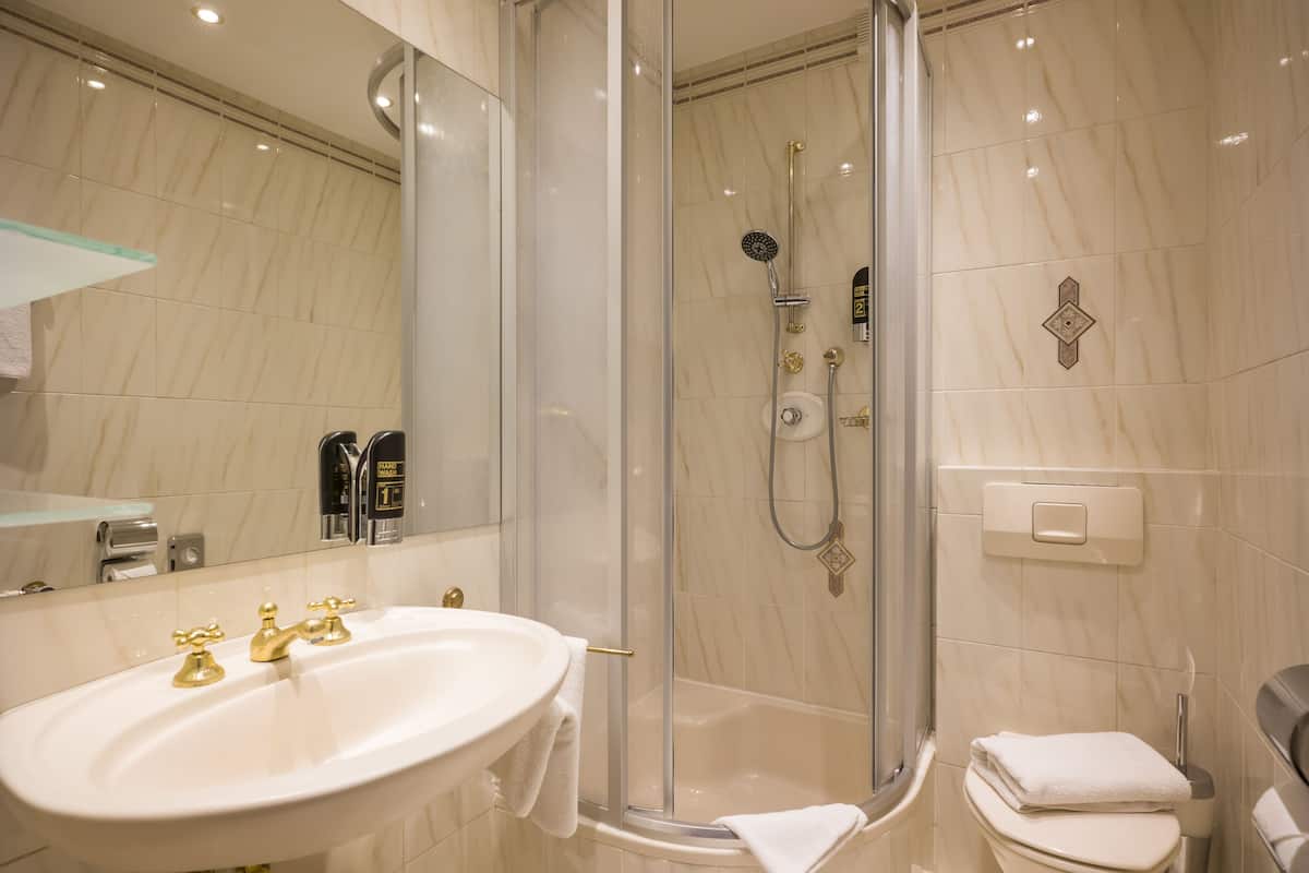classic double room, balcony | bathroom | free toiletries, hair dryer, towels