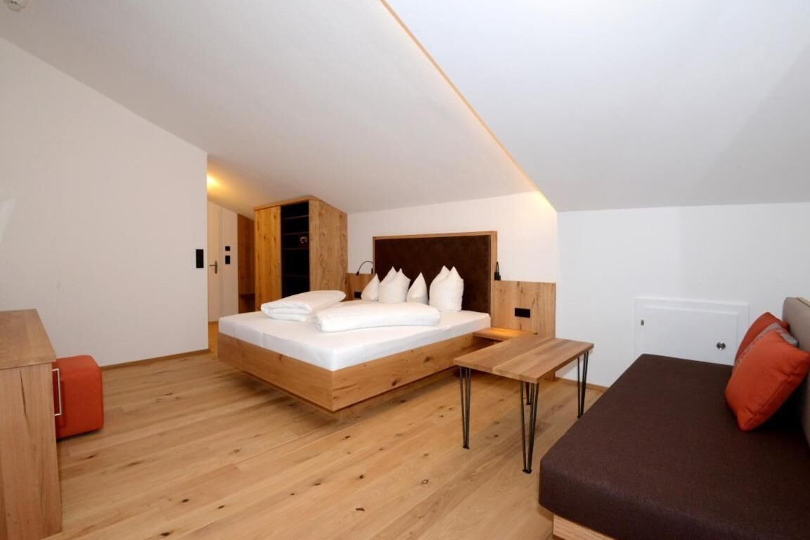 hypo-allergenic bedding, in-room safe, free cots/infant beds, free wifi