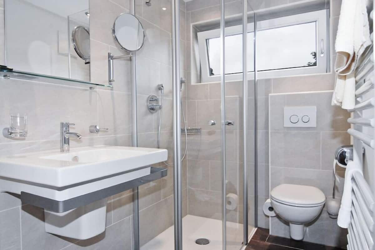 single room, balcony | bathroom | free toiletries, hair dryer, towels