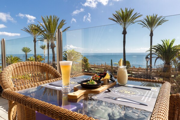 Bar accanto alla piscina