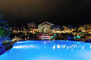 Front of property – evening/night - Hotel R2 Río Calma Spa Wellness & Conference (Pajara)