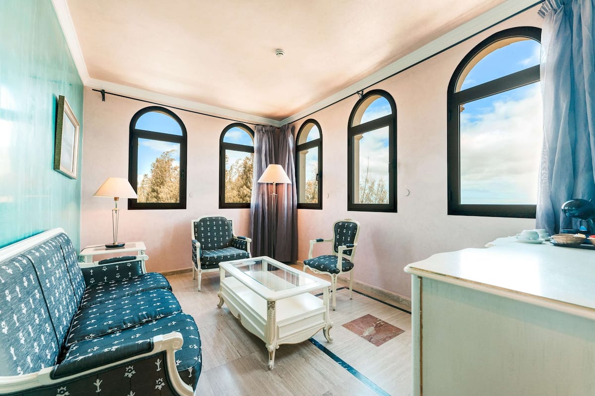 minibar, desk, free cots/infant beds, wifi