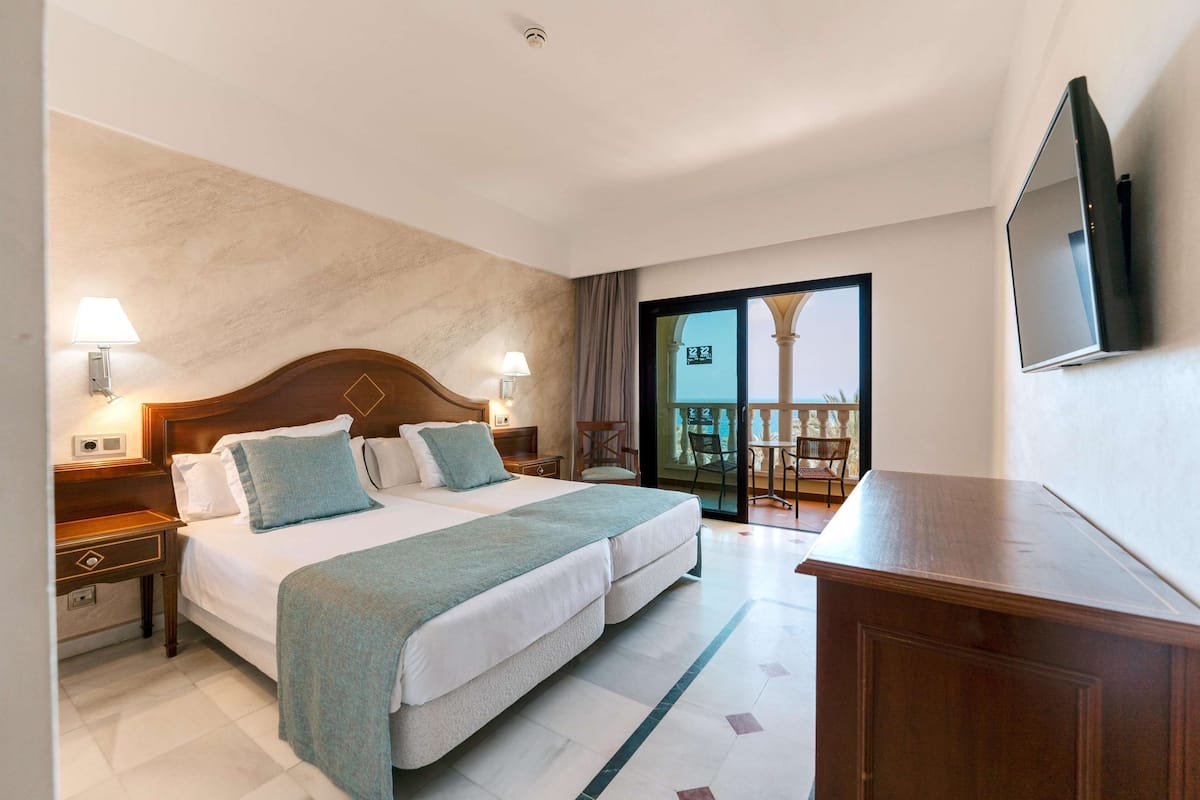 double room, sea view | minibar, desk, free cots/infant beds, wifi