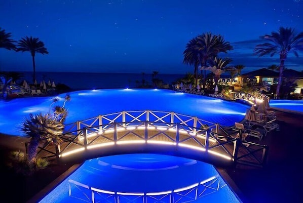 3 outdoor pools