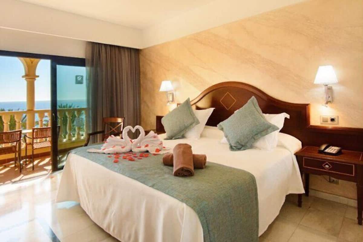 Double Room, Sea View | Minibar, desk, free cribs/infant beds, WiFi