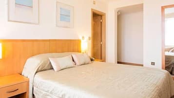 In-room safe, desk, iron/ironing board, free WiFi